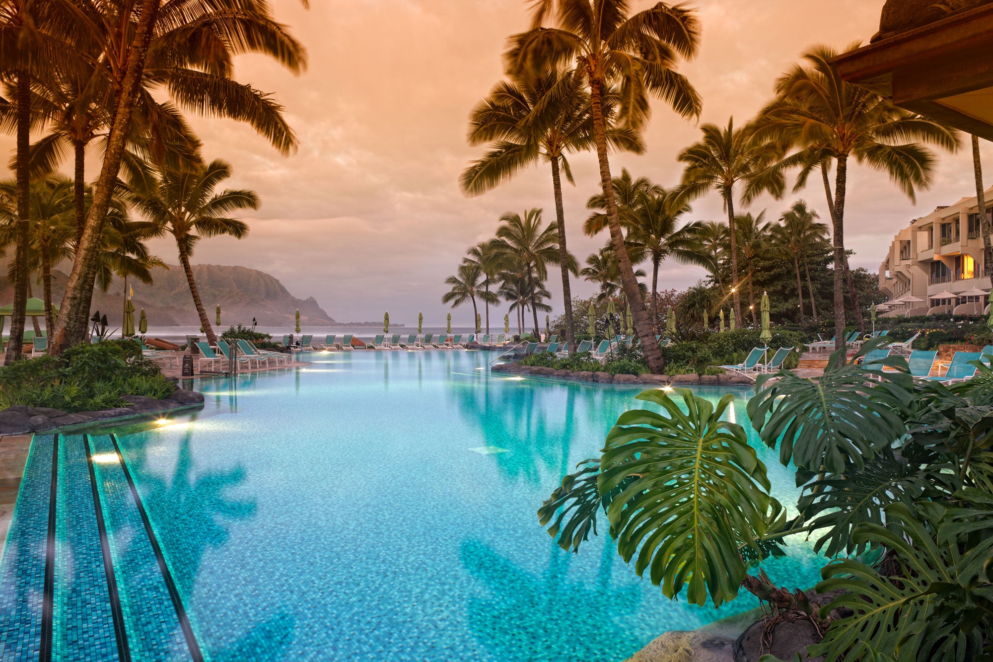 Luxury resort in Hawaii with pool and palm trees